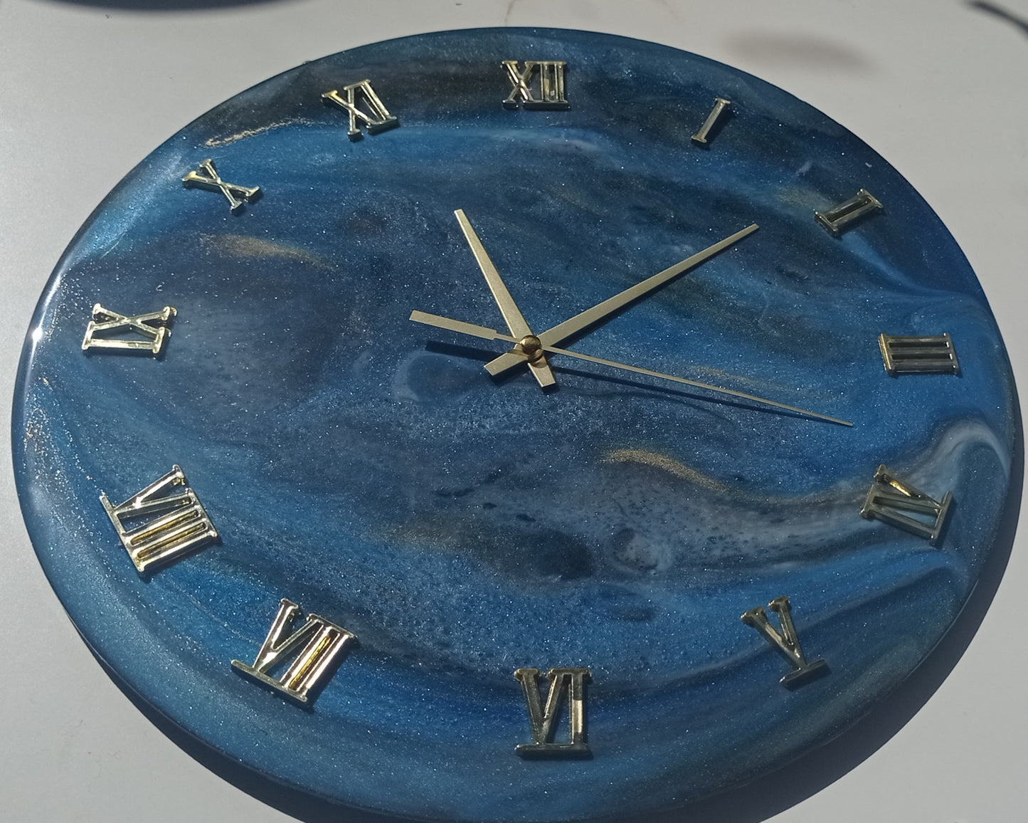 Laikrodis iš epoksidinės dervos 30 cm.